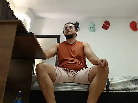 cloudsxxx online show from July 17, 3:50 pm