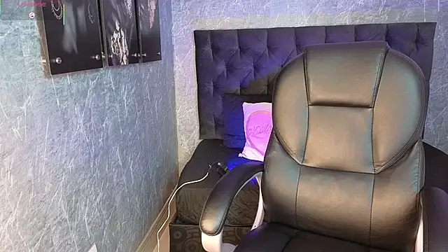 Snapshot of eileen__hills chatting on December 19, 7:32 pm eileen hills online show from December 19, 7:32 pm