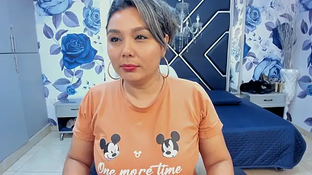 LatinaHoleQueen online show from September 15, 2:39 pm