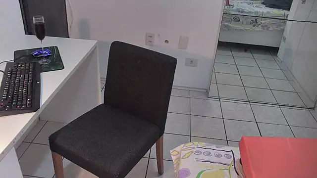 Snapshot of raposinharabuda chatting on November 22, 2:43 am raposinharabuda online show from November 22, 2:43 am