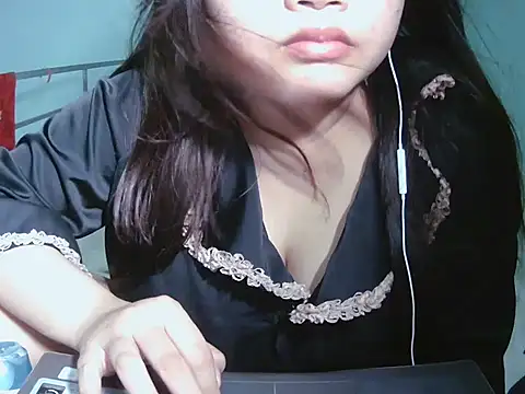 Lily3322 online show from May 4, 3:13 am