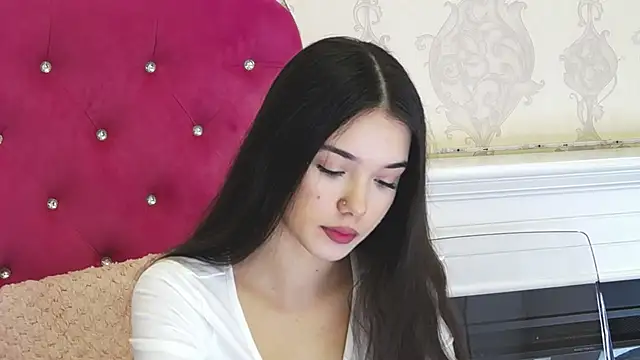 Snapshot of AlexisDevine chatting on November 24, 5:18 am AlexisDevine online show from November 24, 5:18 am