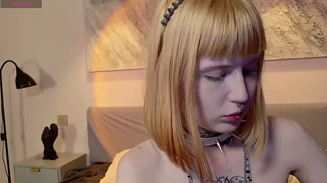 Snapshot of MilkMeSoftly chatting on May 7, 8:31 am MilkMeSoftly online show from May 7, 8:31 am