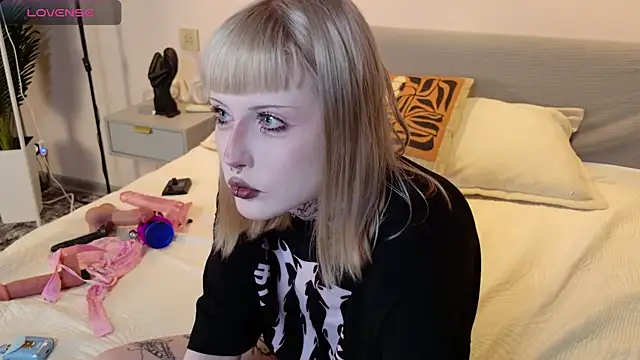 Snapshot of MilkMeSoftly chatting on June 25, 8:19 am MilkMeSoftly online show from June 25, 8:19 am