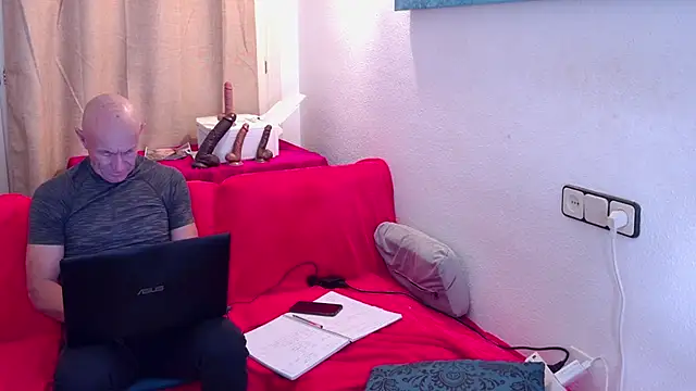 IvonneAndDom online show from February 18, 11:17 am