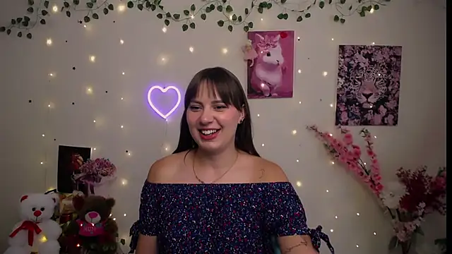 Amanda Bright  online show from July 22, 12:30 pm