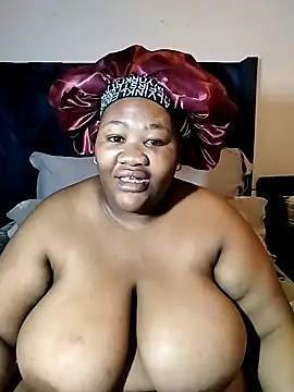 Snapshot of SeductionBoobs chatting on July 19, 12:36 am SeductionBoobs online show from July 19, 12:36 am