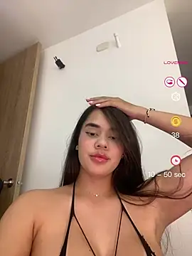BellaLeclair online show from April 29, 11:00 pm