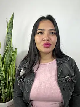 Snapshot of meli__brown chatting on May 13, 11:44 pm meli brown online show from May 13, 11:44 pm