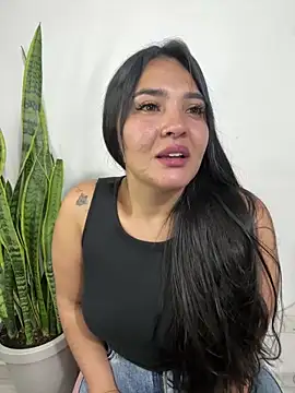 Snapshot of meli__brown chatting on May 16, 2:19 am meli brown online show from May 16, 2:19 am