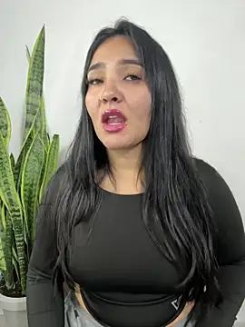 Snapshot of meli__brown chatting on May 18, 1:24 am meli brown online show from May 18, 1:24 am