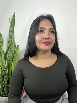 Snapshot of meli__brown chatting on May 18, 4:07 am meli brown online show from May 18, 4:07 am