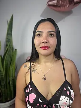 Snapshot of meli__brown chatting on June 1, 9:55 am meli brown online show from June 1, 9:55 am