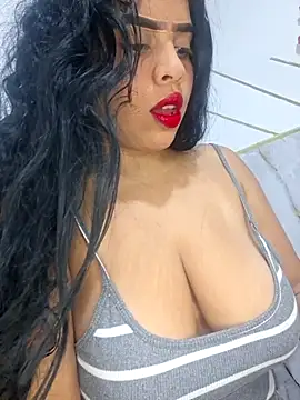 Yemaly Lee online show from May 4, 9:11 pm
