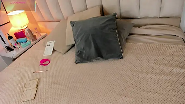 Snapshot of Clhoe_Johnson chatting on October 30, 12:28 pm Clhoe Johnson online show from October 30, 12:28 pm