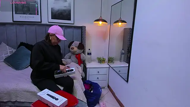 Snapshot of Clhoe_Johnson chatting on November 8, 12:16 pm Clhoe Johnson online show from November 8, 12:16 pm