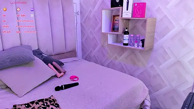 Snapshot of Clhoe_Johnson chatting on November 15, 12:23 pm Clhoe Johnson online show from November 15, 12:23 pm