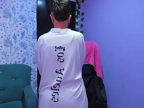 Snapshot of _Hannah_Hot chatting on October 9, 2:20 am Hannah Hot online show from October 9, 2:20 am