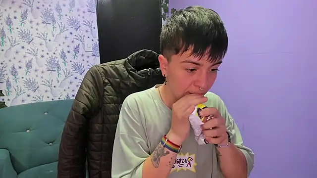 Snapshot of _Hannah_Hot chatting on October 22, 1:50 am Hannah Hot online show from October 22, 1:50 am