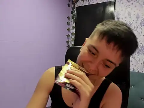 Snapshot of _Hannah_Hot chatting on October 31, 1:50 am Hannah Hot online show from October 31, 1:50 am