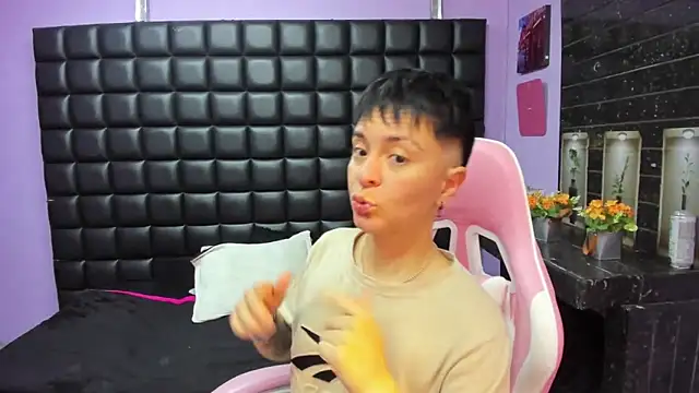 Snapshot of _Hannah_Hot chatting on November 20, 2:17 pm Hannah Hot online show from November 20, 2:17 pm