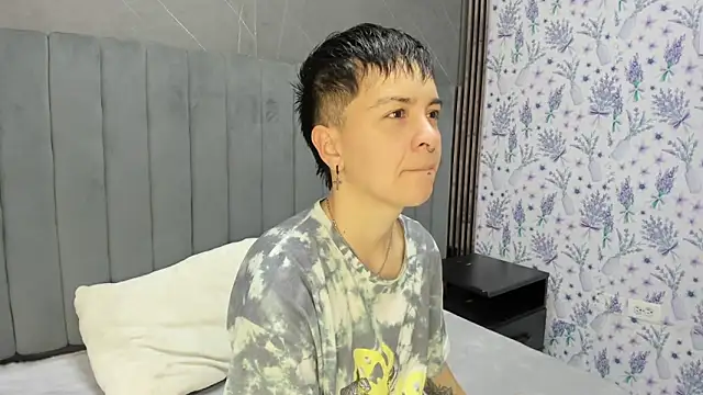 Snapshot of _Hannah_Hot chatting on December 2, 1:00 am Hannah Hot online show from December 2, 1:00 am