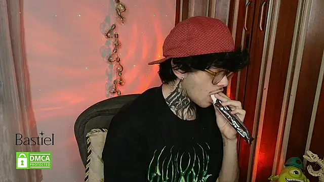 Snapshot of Mihail_leroy chatting on October 9, 1:36 am Mihail leroy online show from October 9, 1:36 am