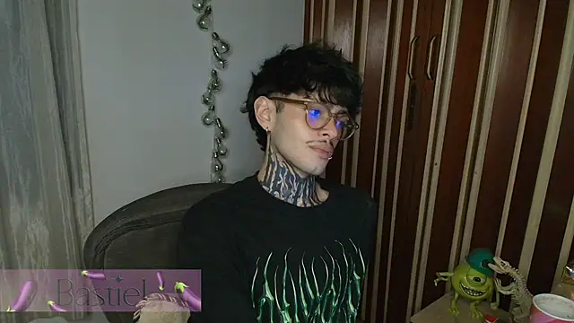 Snapshot of Mihail_leroy chatting on November 26, 2:45 am Mihail leroy online show from November 26, 2:45 am