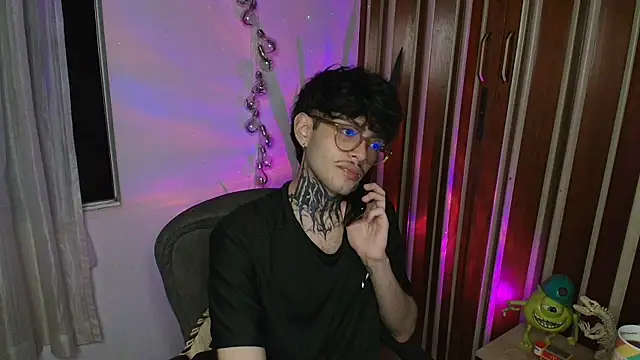 Snapshot of Mihail_leroy chatting on November 29, 1:30 am Mihail leroy online show from November 29, 1:30 am