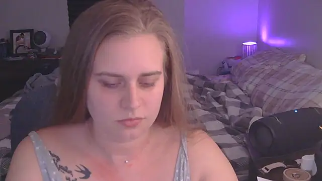 Snapshot of Sexyblonde12344 chatting on November 17, 1:00 am Sexyblonde12344 online show from November 17, 1:00 am