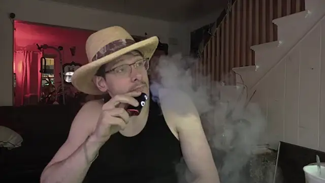 Snapshot of MasterDaddyCool chatting on May 9, 1:11 am MasterDaddyCool online show from May 9, 1:11 am