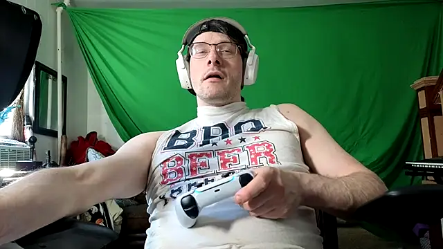 Snapshot of MasterDaddyCool chatting on June 3, 10:37 pm MasterDaddyCool online show from June 3, 10:37 pm