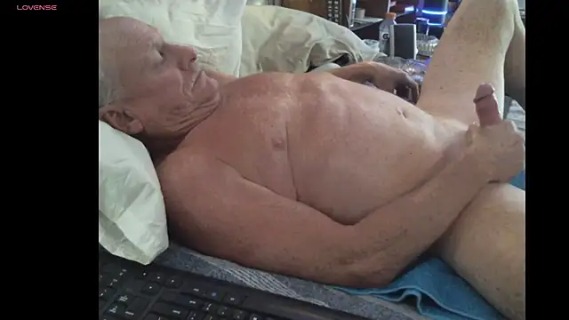 Pussyeat2please online show from September 29, 2:44 pm