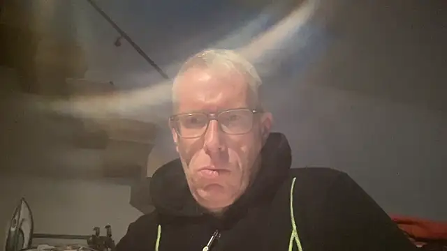 Snapshot of choupipat1 chatting on October 1, 5:35 am choupipat1 online show from October 1, 5:35 am