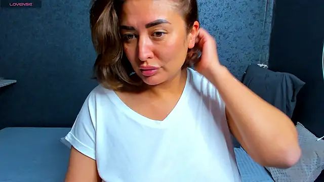 Snapshot of Olivia_Buckby chatting on November 11, 4:51 pm Olivia Buckby online show from November 11, 4:51 pm