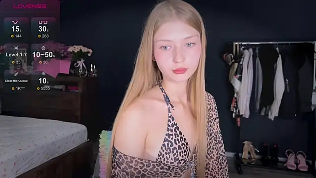 Snapshot of holylisssa chatting on October 8, 4:04 pm holylisssa online show from October 8, 4:04 pm