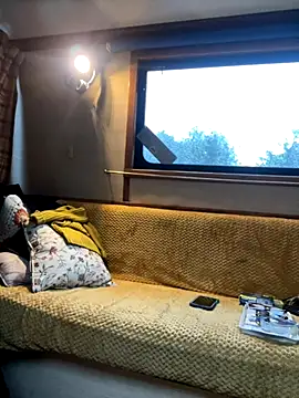 Snapshot of ladyboatlady chatting on October 3, 6:32 am ladyboatlady online show from October 3, 6:32 am