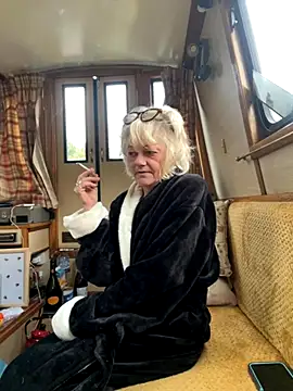 Snapshot of ladyboatlady chatting on October 5, 6:45 am ladyboatlady online show from October 5, 6:45 am