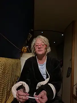 Snapshot of ladyboatlady chatting on October 16, 4:57 am ladyboatlady online show from October 16, 4:57 am