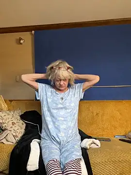 Snapshot of ladyboatlady chatting on October 29, 7:21 am ladyboatlady online show from October 29, 7:21 am