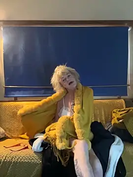 Snapshot of ladyboatlady chatting on October 31, 7:31 am ladyboatlady online show from October 31, 7:31 am