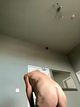 Snapshot of ladyboatlady chatting on November 1, 2:52 pm ladyboatlady online show from November 1, 2:52 pm