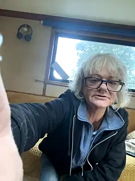 Snapshot of ladyboatlady chatting on November 7, 3:34 pm ladyboatlady online show from November 7, 3:34 pm