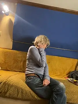 Snapshot of ladyboatlady chatting on November 8, 4:29 pm ladyboatlady online show from November 8, 4:29 pm