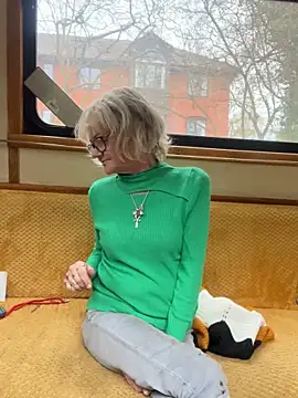 Snapshot of ladyboatlady chatting on November 16, 9:26 am ladyboatlady online show from November 16, 9:26 am