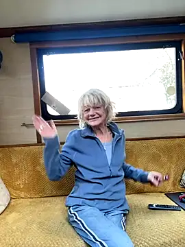 Snapshot of ladyboatlady chatting on November 17, 9:48 am ladyboatlady online show from November 17, 9:48 am