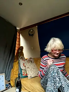 Snapshot of ladyboatlady chatting on November 23, 3:23 pm ladyboatlady online show from November 23, 3:23 pm