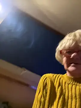 Snapshot of ladyboatlady chatting on November 25, 5:24 pm ladyboatlady online show from November 25, 5:24 pm