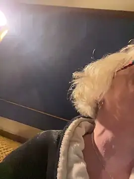 Snapshot of ladyboatlady chatting on November 28, 6:38 am ladyboatlady online show from November 28, 6:38 am