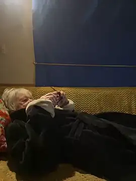 Snapshot of ladyboatlady chatting on December 3, 7:16 am ladyboatlady online show from December 3, 7:16 am